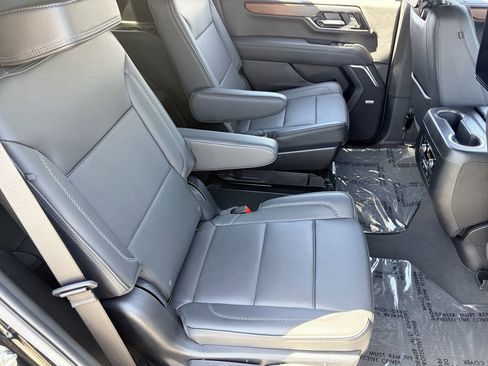 Used 2025 GMC Yukon Denali w/ Denali Reserve Package AWD/4WD image 13