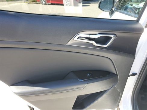 Certified 2023 Kia Sportage EX image 9