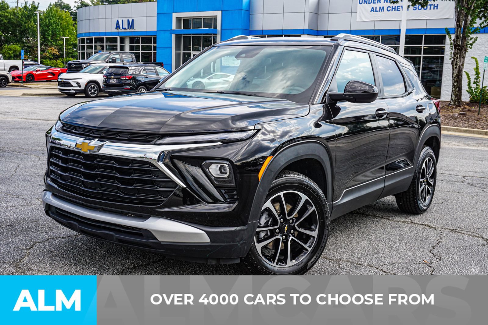 Used 2025 Chevrolet TrailBlazer LT AWD/4WD image 2