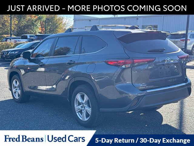 Used 2023 Toyota Highlander LE FWD image 6