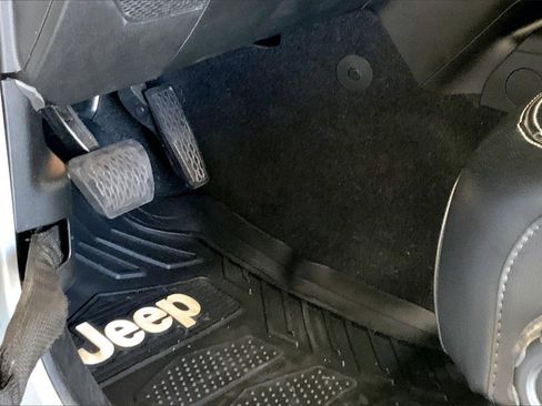 Used 2022 Jeep Wrangler Unlimited Sahara image 22