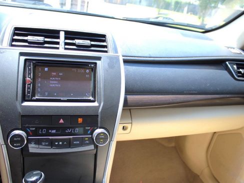 Used 2015 Toyota Camry XLE FWD image 8