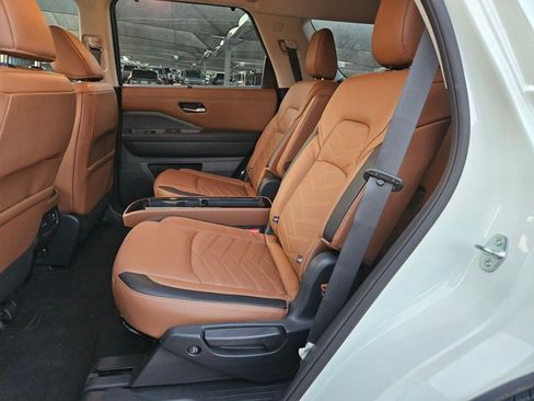 Used 2022 Nissan Pathfinder Platinum w/ Cargo Package image 16