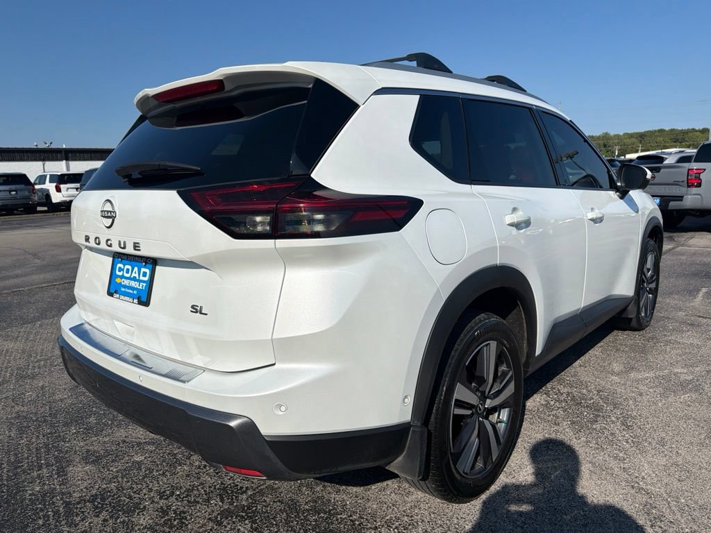 Used 2024 Nissan Rogue SL w/ SL Premium Package FWD image 3