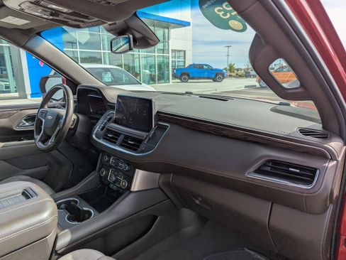Certified 2023 Chevrolet Suburban LT w/ Luxury Package AWD/4WD image 48