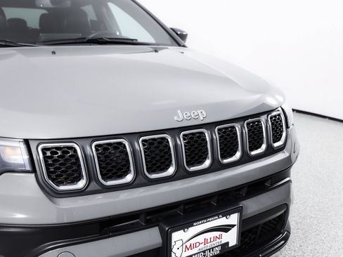 Used 2024 Jeep Compass Latitude AWD/4WD image 5
