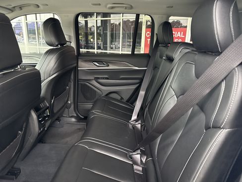 Used 2023 Jeep Grand Cherokee Limited AWD/4WD image 30