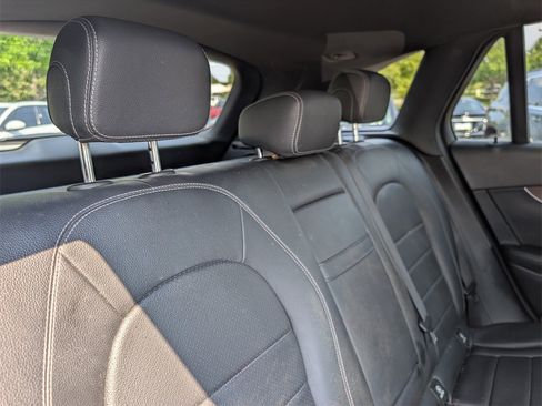 Used 2019 Mercedes-Benz GLC 300 4MATIC image 20