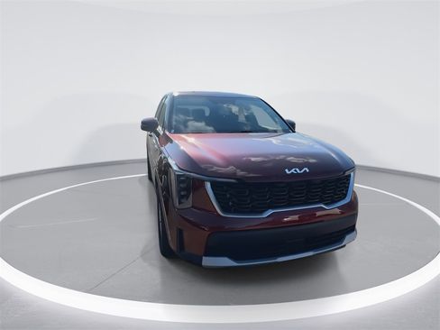 Used 2025 Kia Sorento LX image 3