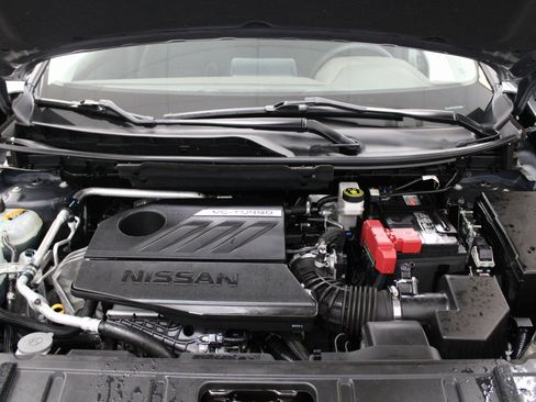 Used 2023 Nissan Rogue S image 9