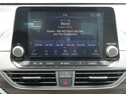 Used 2024 Nissan Altima 2.5 SV FWD image 18