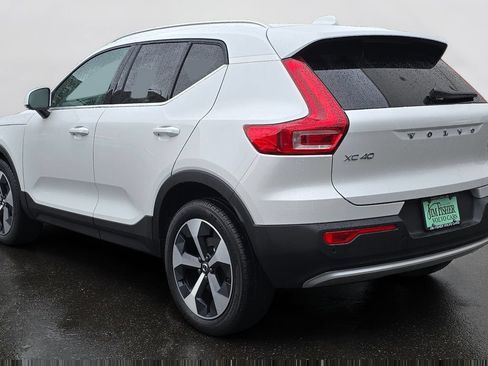 Certified 2025 Volvo XC40 B5 Core w/ Climate Package AWD/4WD image 7
