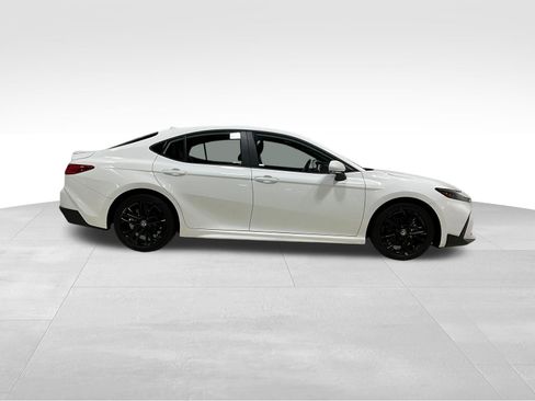 Used 2025 Toyota Camry SE FWD image 3