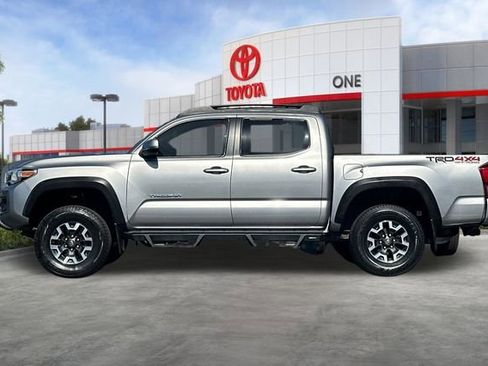 Used 2016 Toyota Tacoma TRD Off-Road w/ Premium & Technology Package image 8