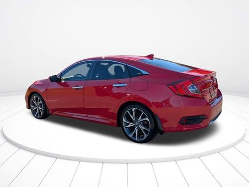 Used 2019 Honda Civic Touring image 5