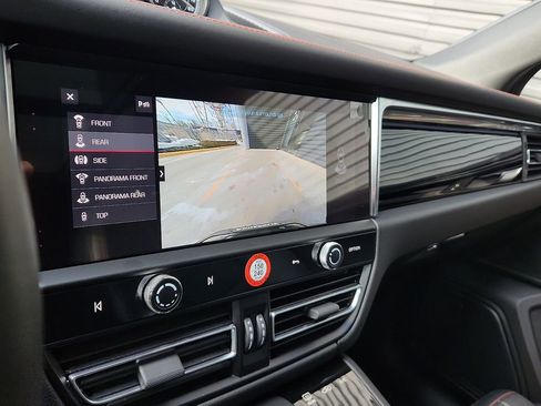 Certified 2025 Porsche Macan Turbo image 16