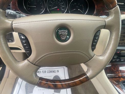 Used 2004 Jaguar XJ8 image 22