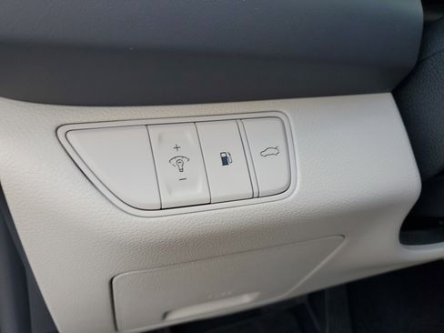 Used 2023 Genesis G70 2.0T image 18