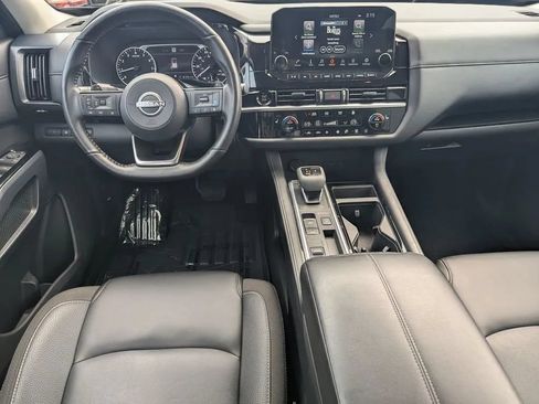 Certified 2025 Nissan Pathfinder SL FWD image 20