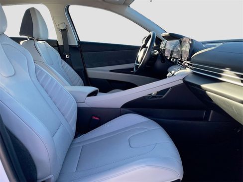 Used 2024 Hyundai Elantra Limited image 28