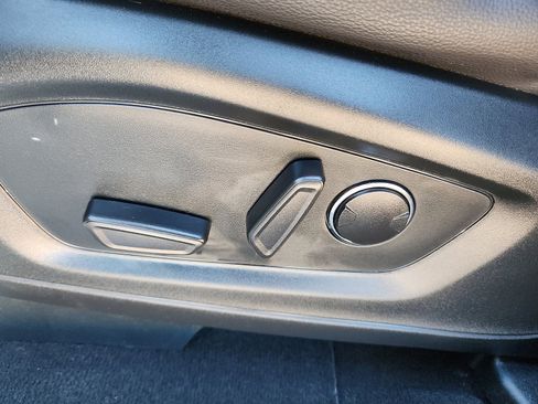 Used 2023 Ford Explorer Limited image 12