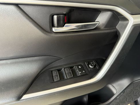 Used 2022 Toyota RAV4 XLE AWD/4WD image 12