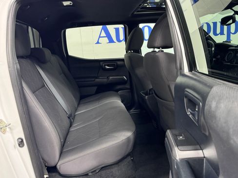 Used 2016 Toyota Tacoma TRD Off-Road w/ Premium & Technology Package image 14