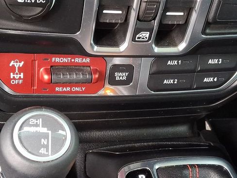 Used 2018 Jeep Wrangler Unlimited Rubicon AWD/4WD image 25