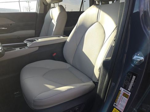 Used 2024 Toyota Grand Highlander XLE image 23