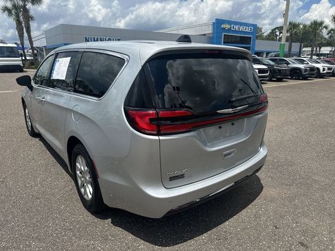 Used 2024 Chrysler Pacifica Touring-L FWD image 14