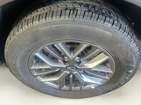 Used 2024 Nissan Rogue S image 11