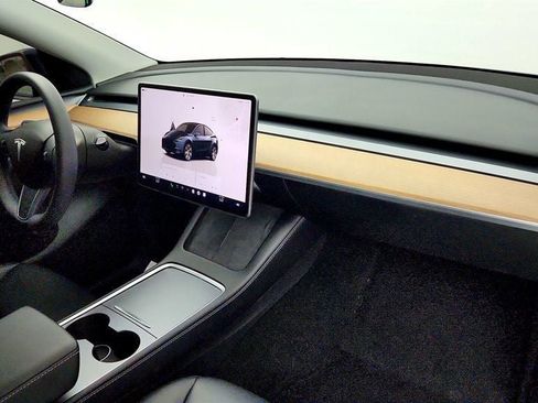 Used 2024 Tesla Model Y Long Range AWD/4WD image 26