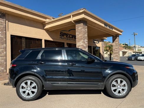 Used 2017 Land Rover Range Rover Evoque SE image 6