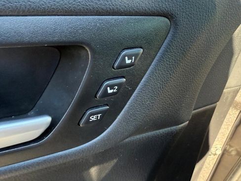 Used 2019 Toyota Highlander Limited Platinum image 18