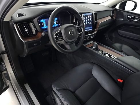Certified 2023 Volvo XC60 B5 Plus w/ Climate Package AWD/4WD image 17