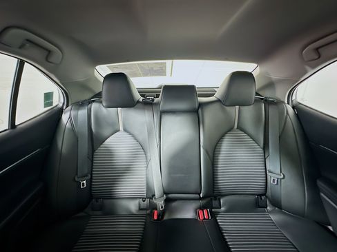 Used 2024 Toyota Camry SE image 29