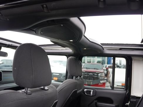 Certified 2025 Jeep Wrangler Unlimited Rubicon 4xe w/ Safety Group image 20