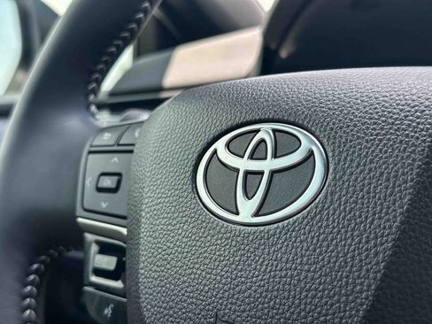 Used 2025 Toyota Camry SE w/ Convenience Package FWD image 28