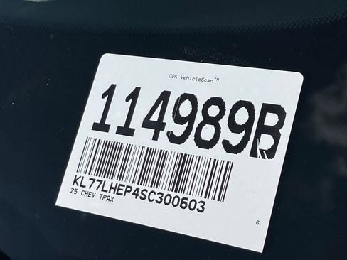 Used 2025 Chevrolet Trax LT w/ Driver Confidence Package FWD image 12