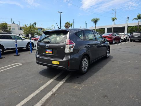 Used 2017 Toyota Prius V Four w/ Carpet Mat Package FWD image 7