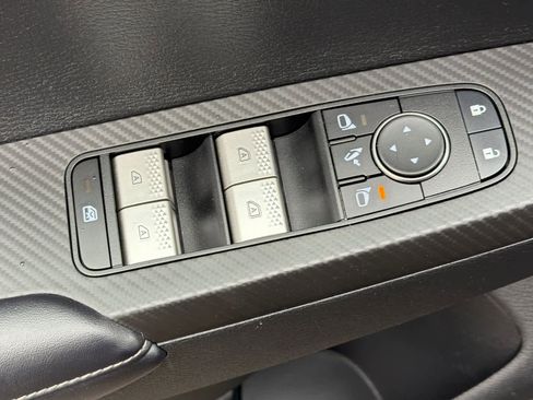 Used 2024 Mitsubishi Outlander SE image 15