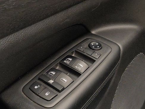 Used 2018 Jeep Grand Cherokee Laredo RWD image 27