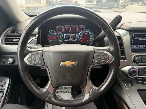 Used 2018 Chevrolet Suburban LT RWD image 12
