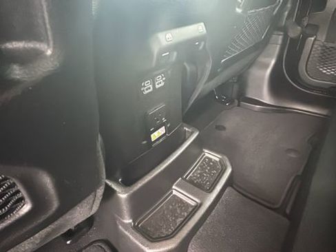 Used 2025 Jeep Wrangler Unlimited Rubicon 4xe AWD/4WD image 24