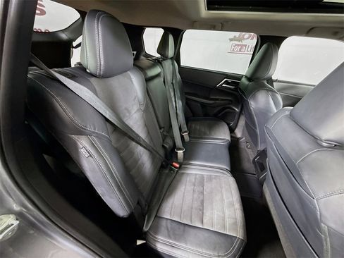 Used 2023 Mitsubishi Outlander SE image 32