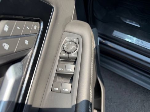 Used 2025 GMC Yukon Elevation AWD/4WD image 14