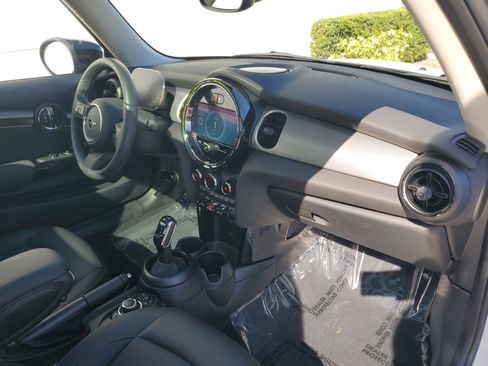 Used 2023 MINI Cooper 2-Door Hardtop image 14