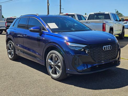 Used 2023 Audi Q4 e-tron Premium Plus w/ Premium Plus AWD/4WD image 7