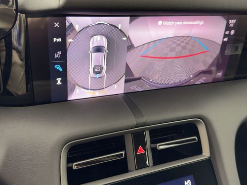 Used 2025 Porsche Taycan image 24