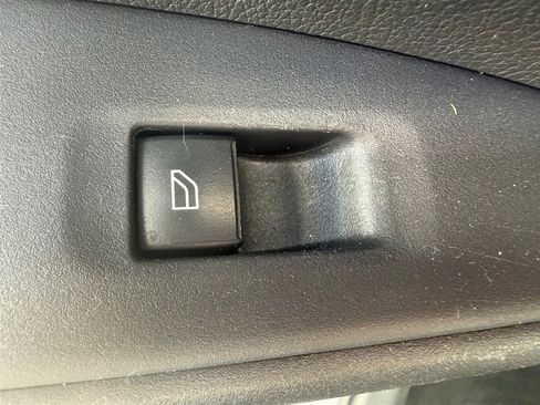 Used 2020 Mitsubishi Outlander AWD image 33